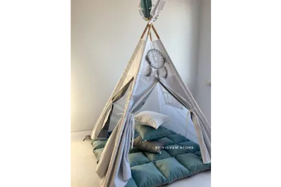 White wigwam with two double doors and window, coarse rug (eucalyptus and light gray), dream catcher M (grey), 3 square pillows (white, eucalyptus, light gray)