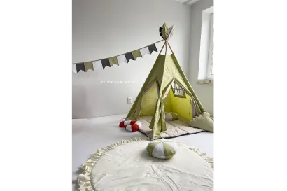 Wigwam olive with a window and two double doors (beige inside), thin rug (beige/graphite), garland of flags (olive/white/grey), 1 olive cloud, 1 lollipop terracotta/white, 2 round retro olive/white, rug milky with ruffles